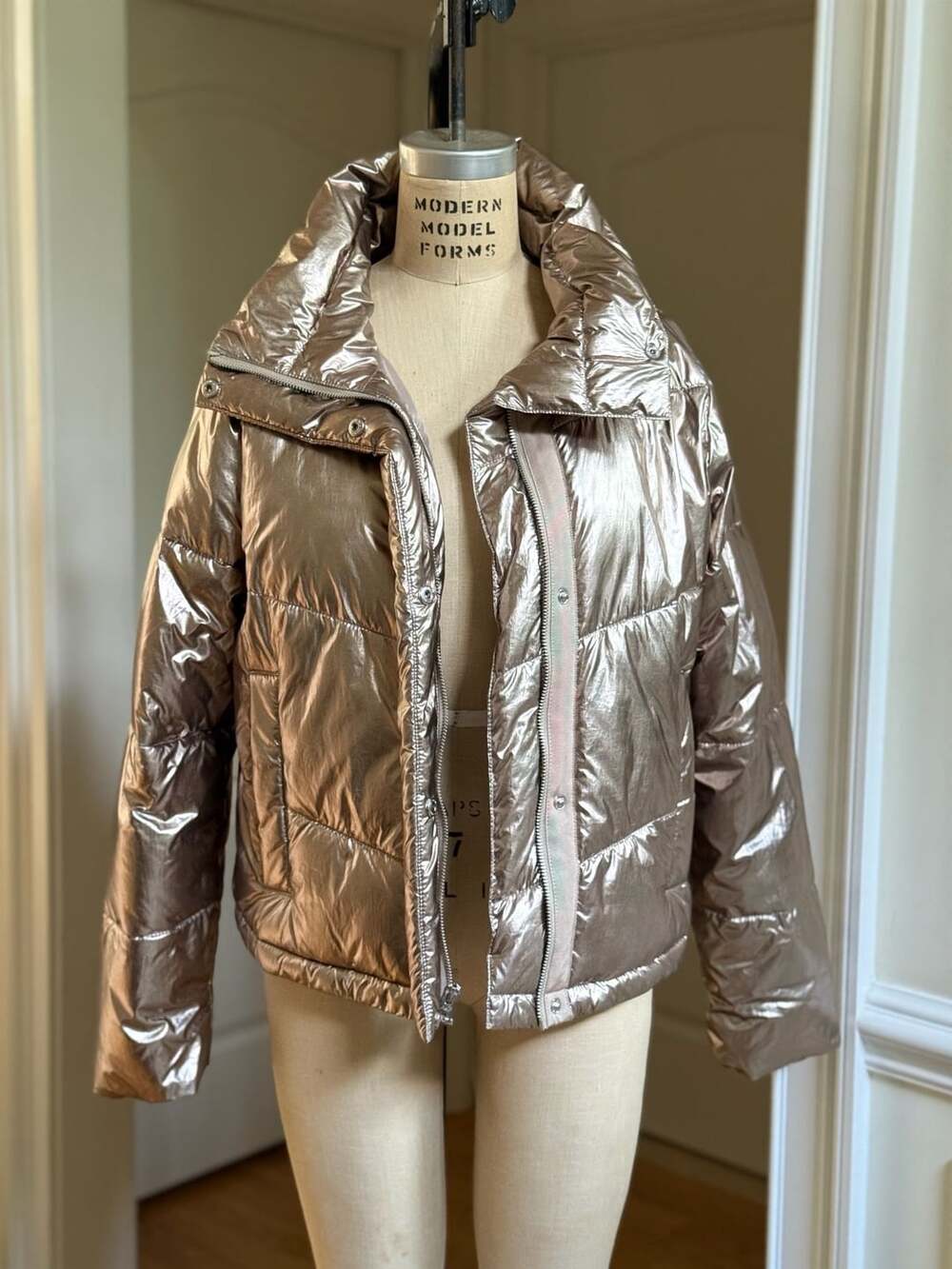 Abercrombie & Fitch The A&F Mini Puffer Size M Gold Metallic Jacket
